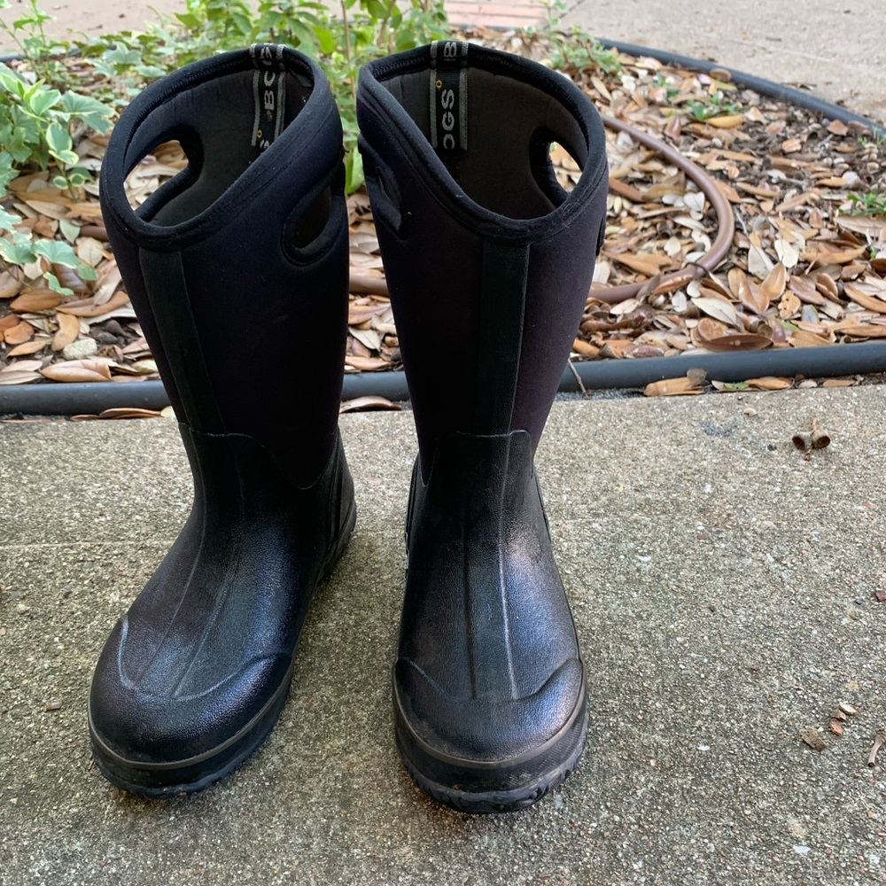 Black BOGS winter snow rain boots size 4 kids